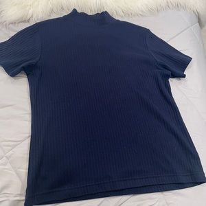 Sz med vintage 90’s goose neck turtle neck type. Make off disc price is added.